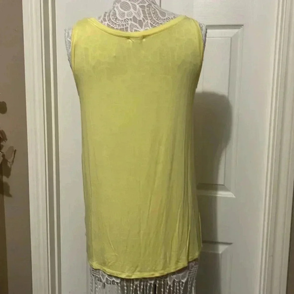 2/15 Yellow tank top - Picture 5 of 7
